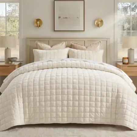 3-Piece BEDELITE Velvet Quilt Set (King)