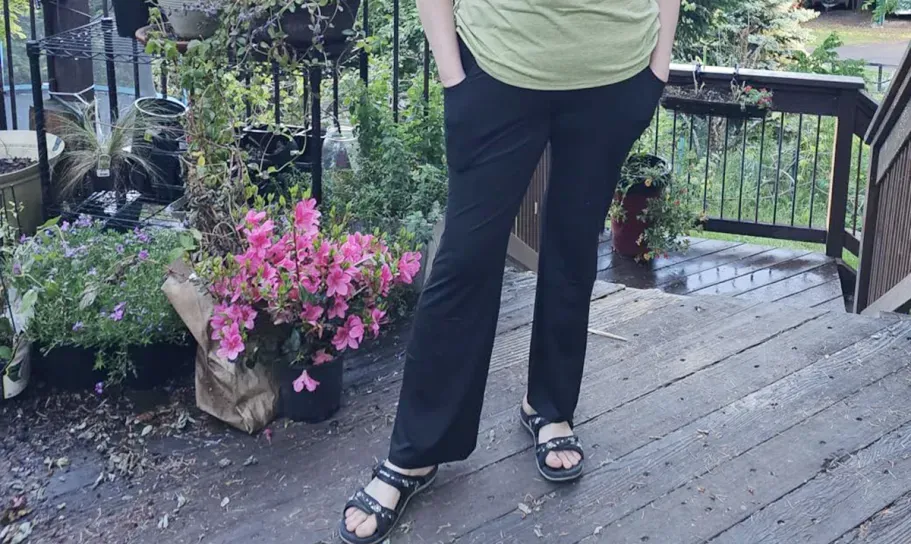 Women’s High Waist Flare Leggings w/ Pockets