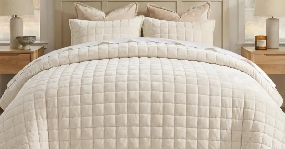 3-Piece Velvet Quilt Set
