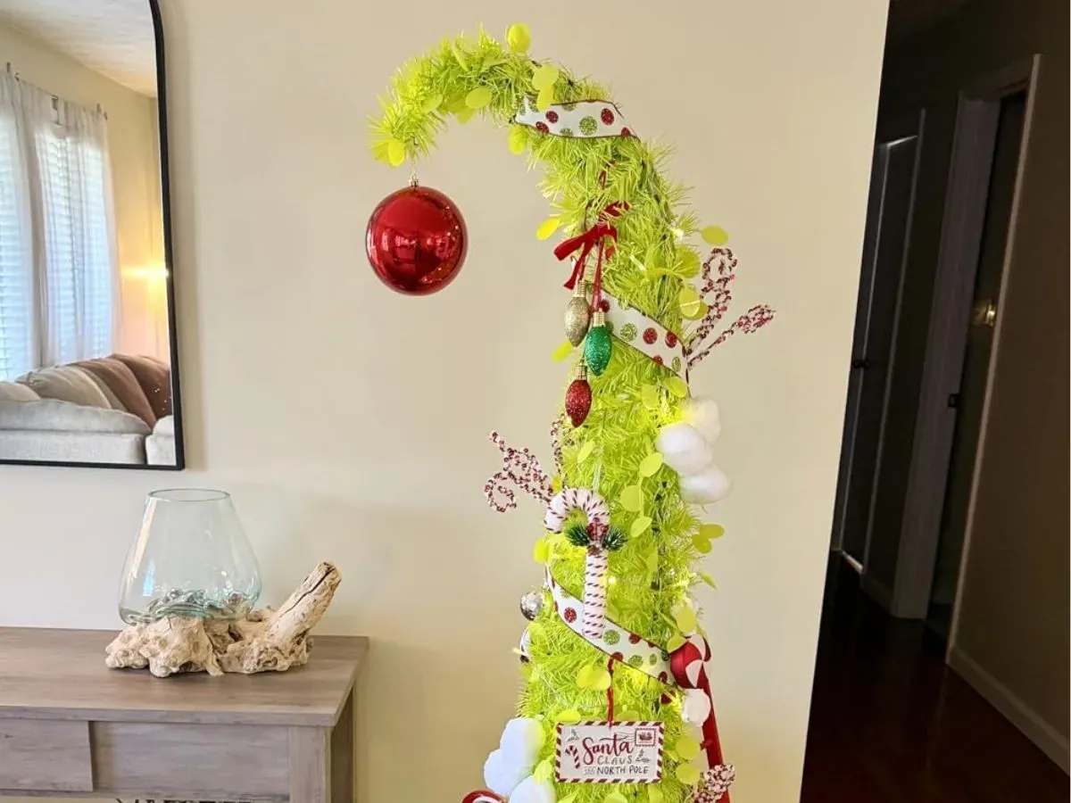 Grinch-Inspired 5′ Christmas Tree