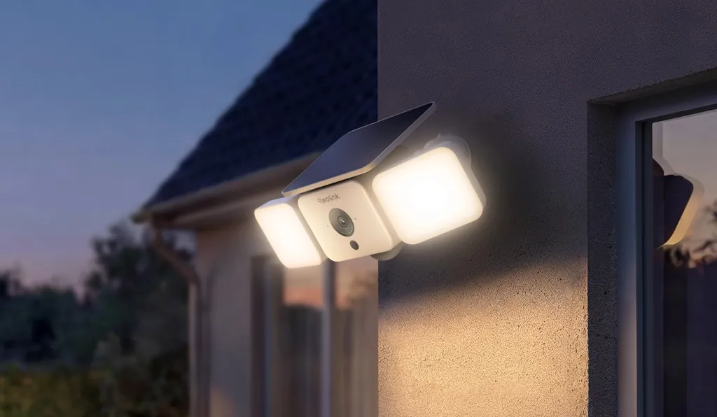 Reolink 2K Solar Floodlight Camera