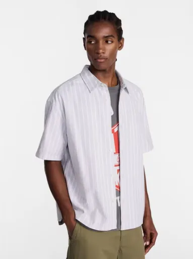 No Boundaries Men's Cotton Short Sleeve Boxy Fit Button Up Oxford Shirt (Blue Wash, Gravel)