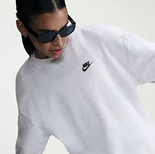 Nike Women’s Crew Neck Long Sleeve Sweatshirt