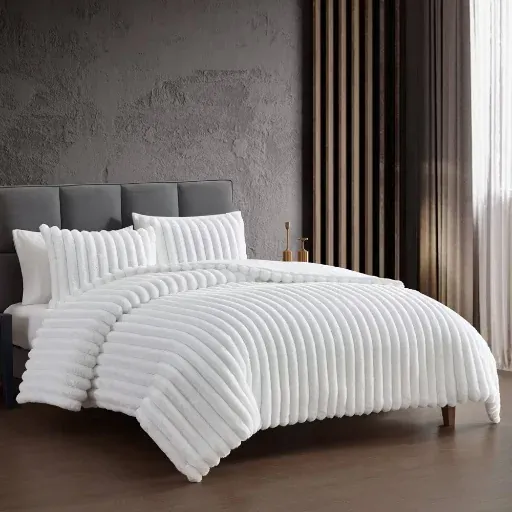 Hallmart Collectibles 3-Piece Queen Comforter & Sham Set