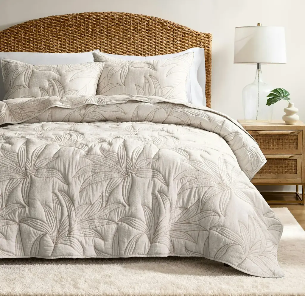Leaf Embroidered Queen 3-Piece Quilt Set