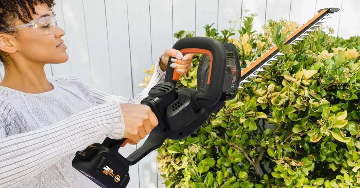 Worx 20V 22-inch Cordless Electric Hedge Trimmer