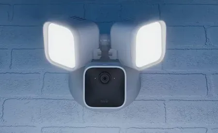 Blink Wired 2600-Lumen Floodlight Camera (1st Gen, 2023)