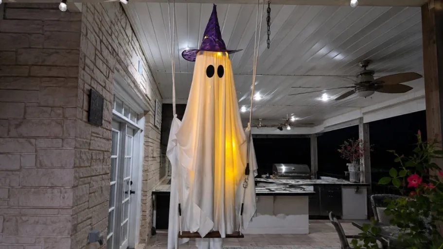 11′ Light-Up Ghost
