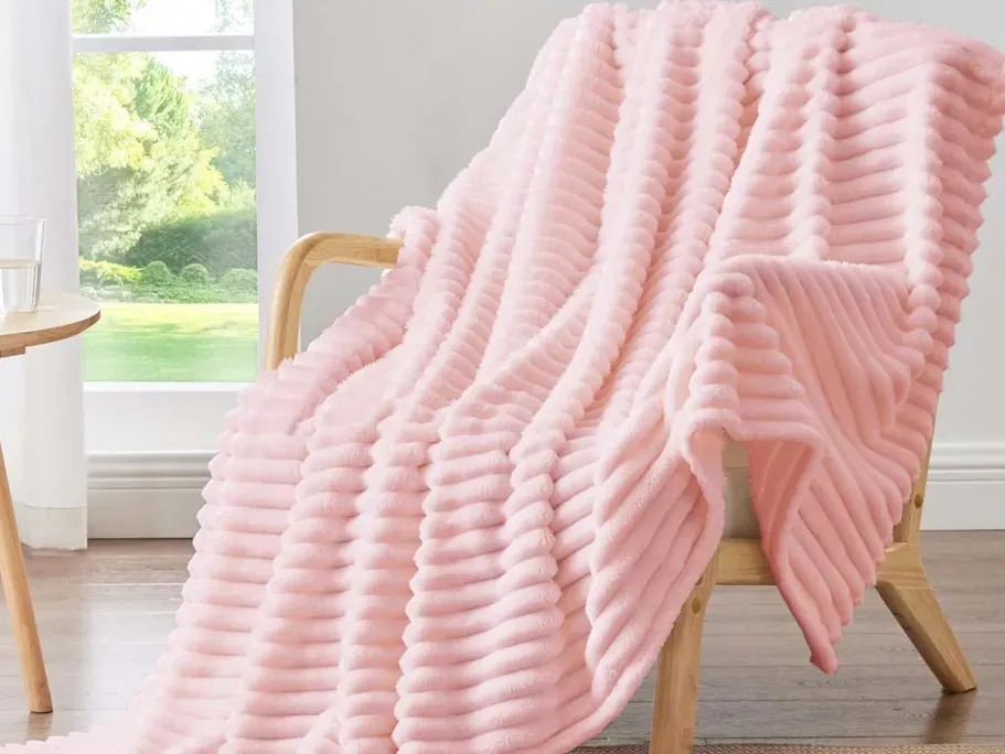 BEDELITE Ribbed Fleece Throw Blanket – Pink