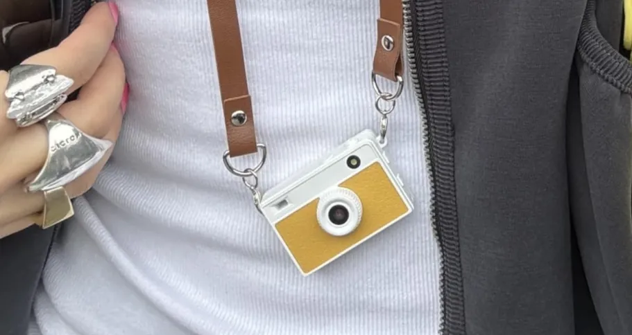 HOTU 20MP Mini Digital Camera w/16GB SD Card