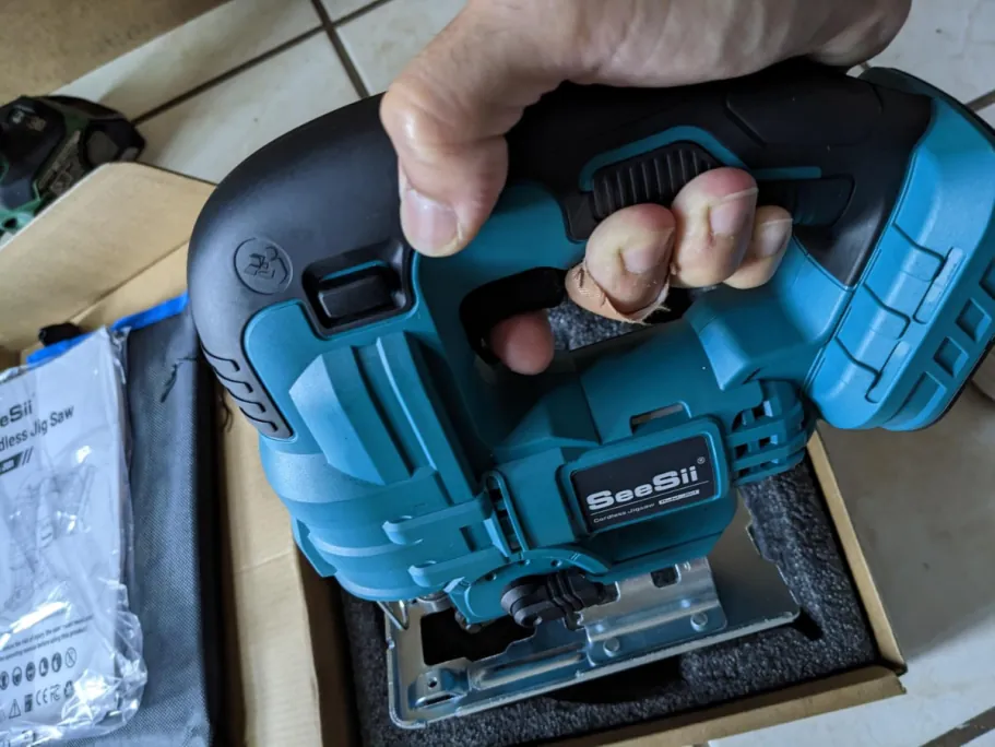 Cordless Jigsaw Tool w/ 2 Batteries and Charger