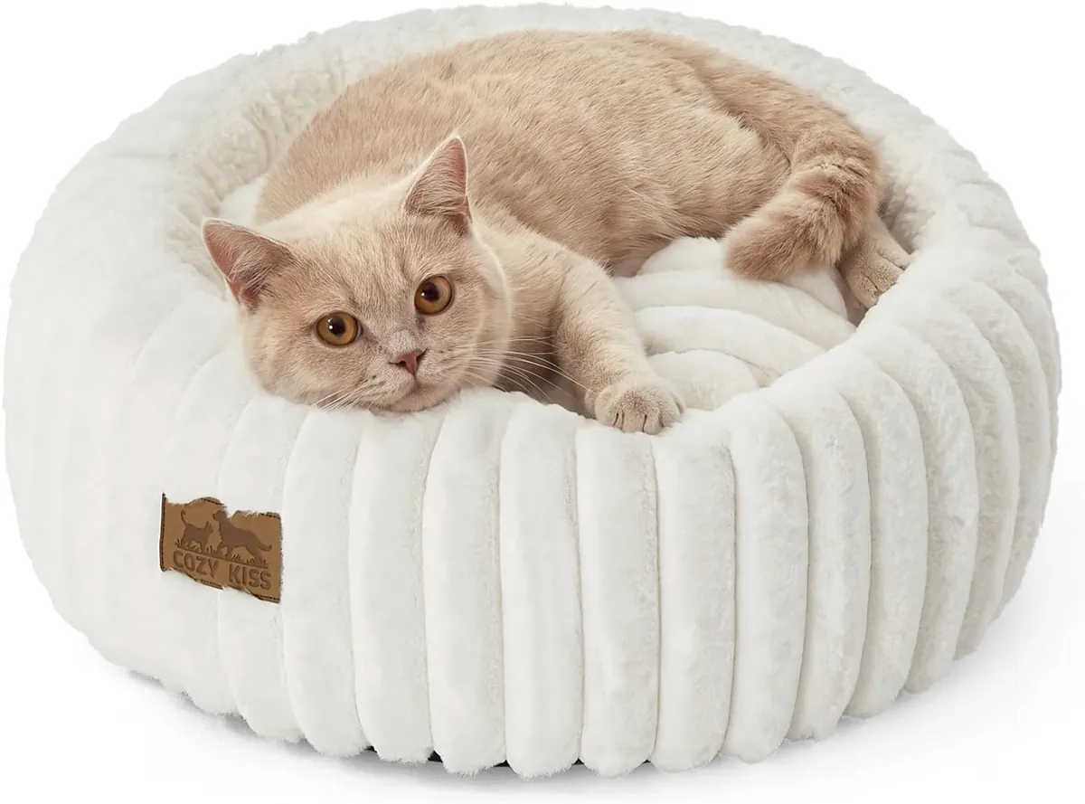 Cozy Kiss Donut Small Cat Bed