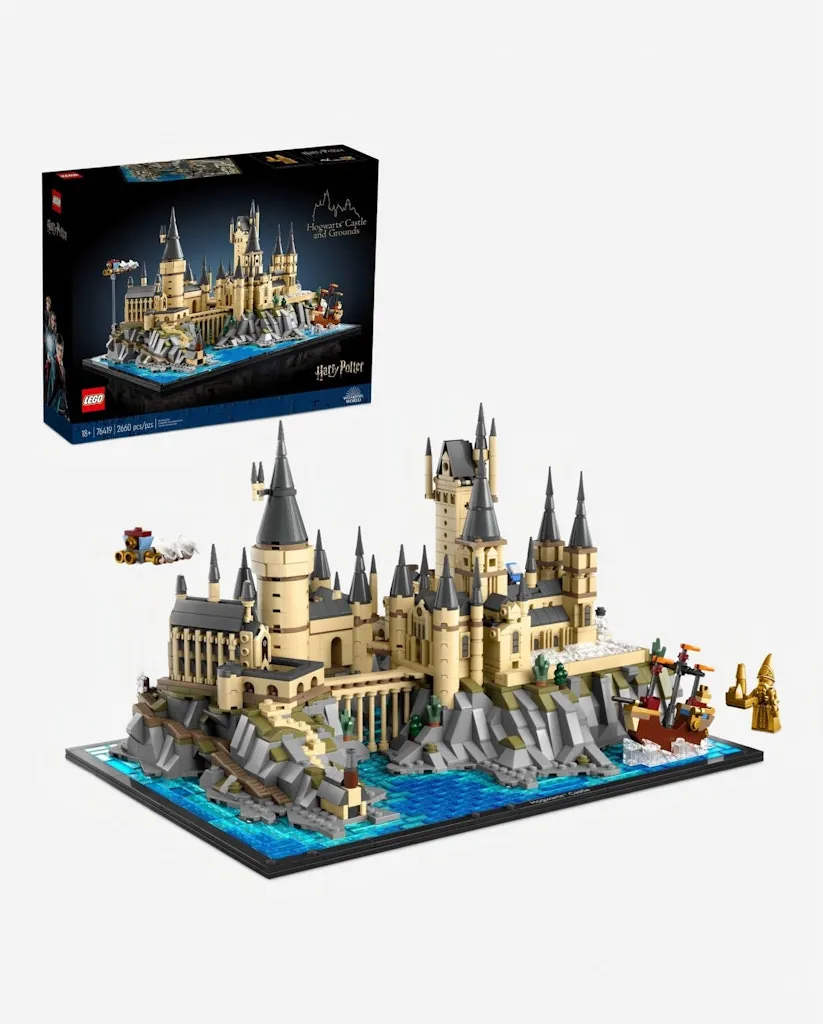 LEGO Harry Potter Hogwarts Castle and Grounds