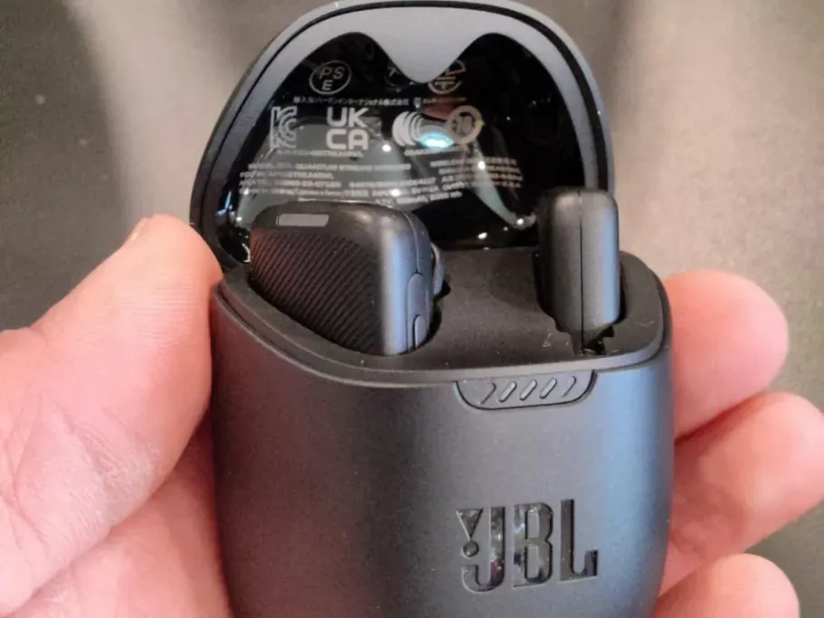 JBL Quantum Stream Wireless USB-C Streaming Microphone