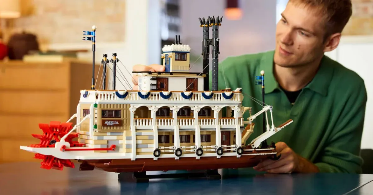 LEGO Ideas River Steamboat set