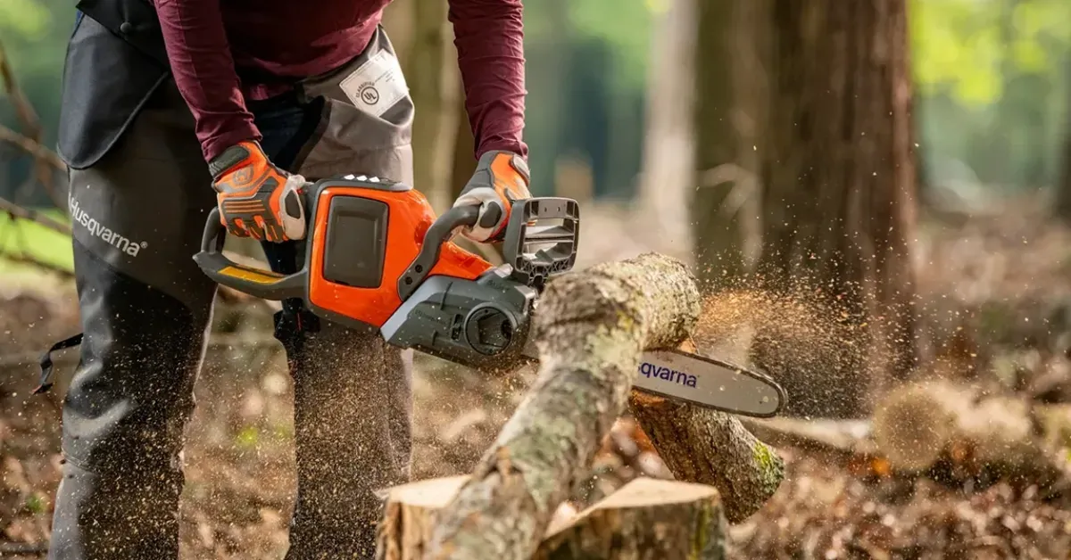 Husqvarna Power Axe 225i Battery Operated Chainsaw with 4.0Ah battery