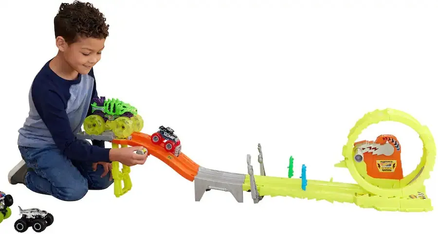 Hot Wheels Monster Trucks Power Smashers Charge & Chase Challenge