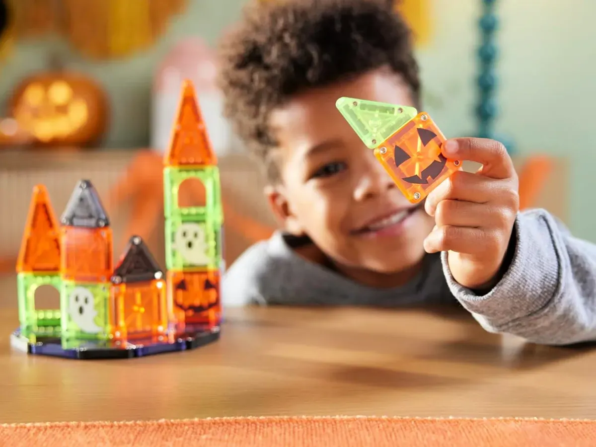 MAGNA-TILES microMAGS 24-Piece Spooky Travel Set