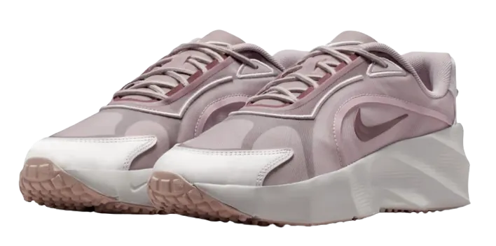 Nike Women's Aura Edge Shoes