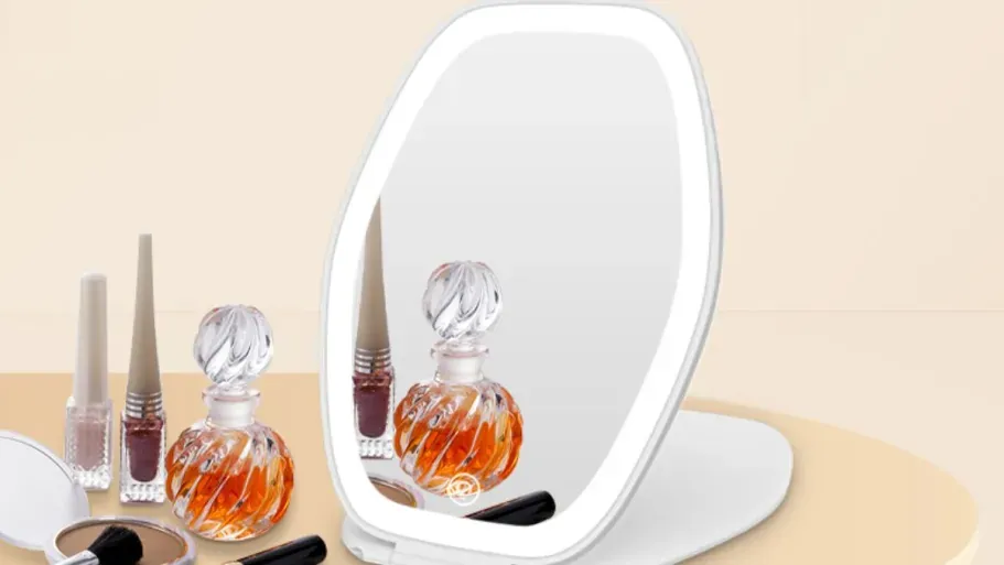 Travel Makeup Mirror w/ Light in White